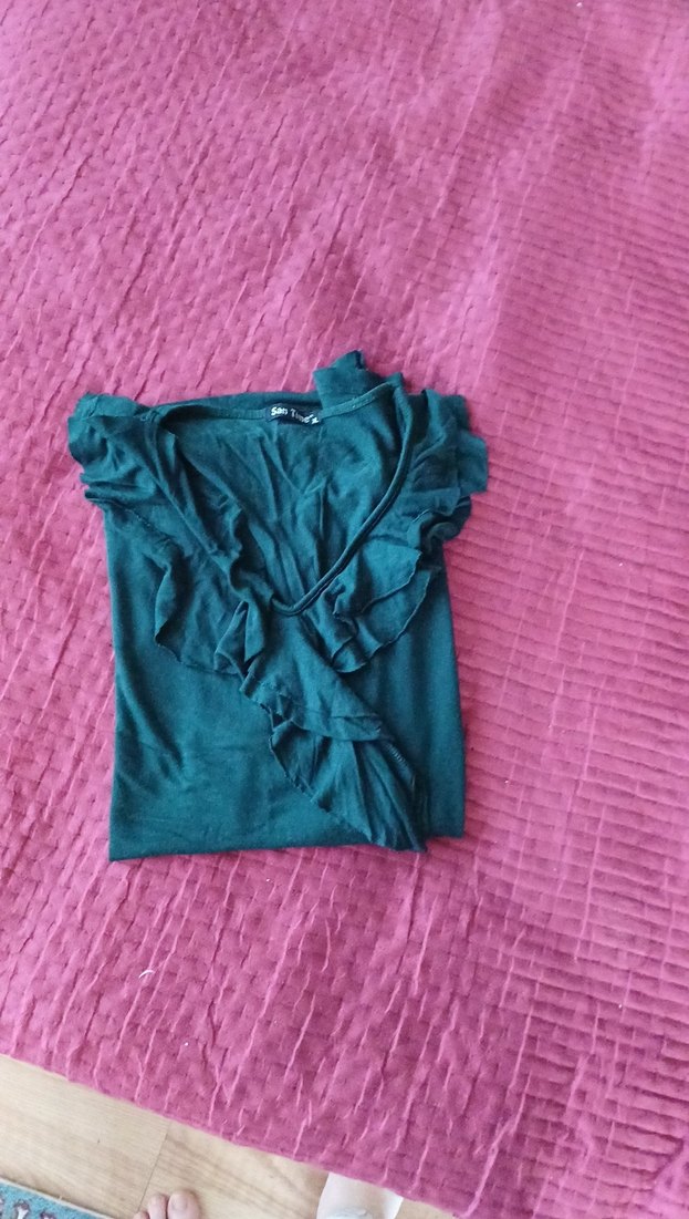 Kısa Kollu V Yaka Fırfırlı tshirt - Görsel 2