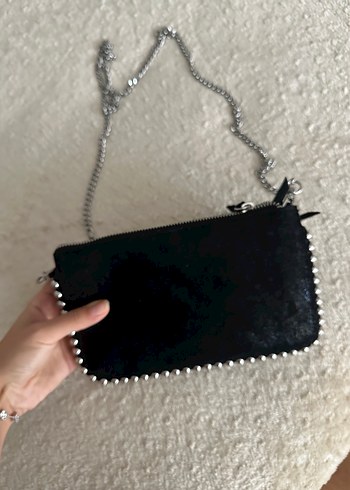 Zara Siyah Süet Nakışlı Fermuarlı Çanta