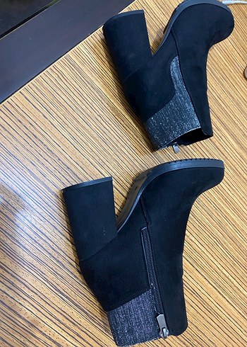 Yepyeni Siyah Süet Kadın Topuklu Bot - Görsel 5