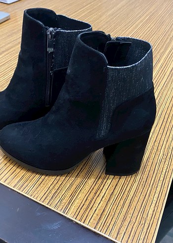 Yepyeni Siyah Süet Kadın Topuklu Bot - Görsel 2