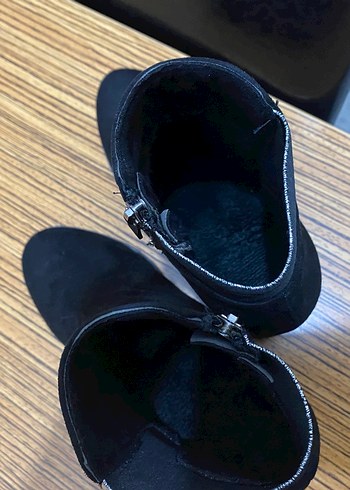 Yepyeni Siyah Süet Kadın Topuklu Bot - Görsel 3