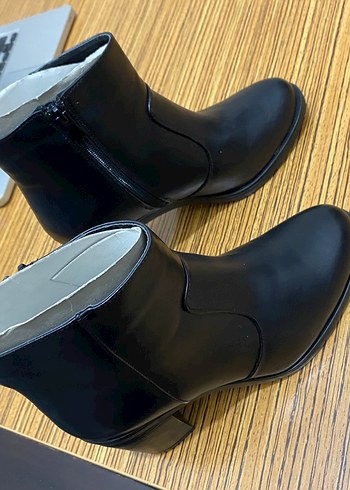 Yepyeni Bambi Kadın Siyah Topuklu Bot - Görsel 7