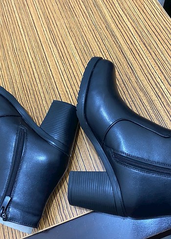 Yepyeni Bambi Kadın Siyah Topuklu Bot - Görsel 3