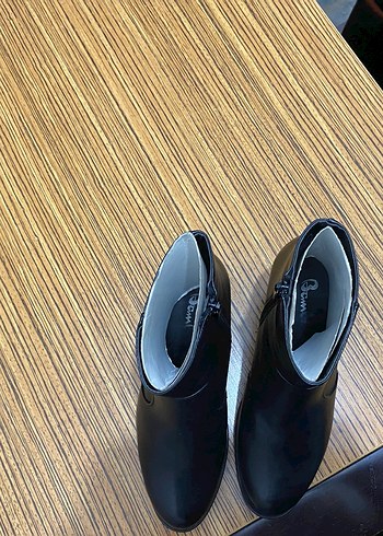 Yepyeni Bambi Kadın Siyah Topuklu Bot - Görsel 8