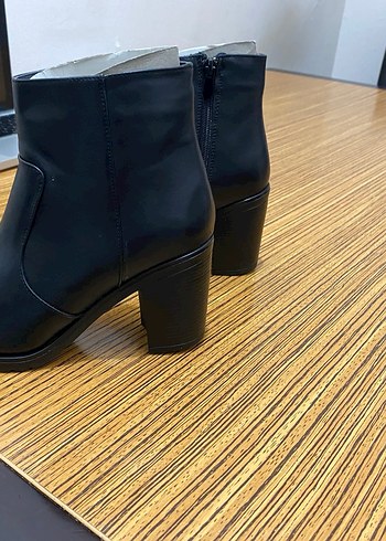 Yepyeni Bambi Kadın Siyah Topuklu Bot - Görsel 10