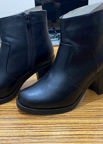 Yepyeni Bambi Kadın Siyah Topuklu Bot - Görsel 5
