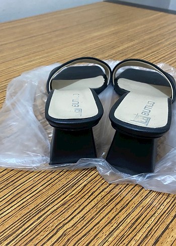 Sıfır gibi FLO BUTİGO Siyah Topuklu Kadın Terlik - Görsel 5