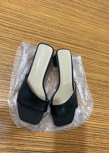 Sıfır gibi FLO BUTİGO Siyah Topuklu Kadın Terlik - Görsel 2