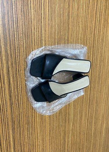 Sıfır gibi FLO BUTİGO Siyah Topuklu Kadın Terlik - Görsel 3