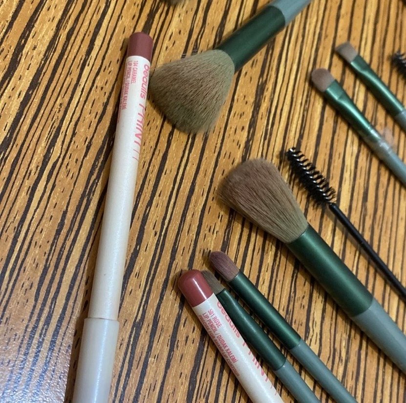 4 ad gratis marka kalem sıfır sayılır ve de fırçalar tek fiyat - Görsel 2