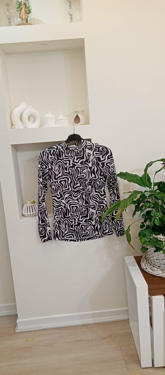 Zebra Desenli Siyah Uzun Kollu Bluz - Görsel 2