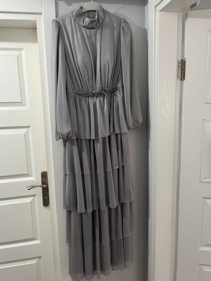 Gri Uzun Pilili Abiye Elbise - Görsel 2
