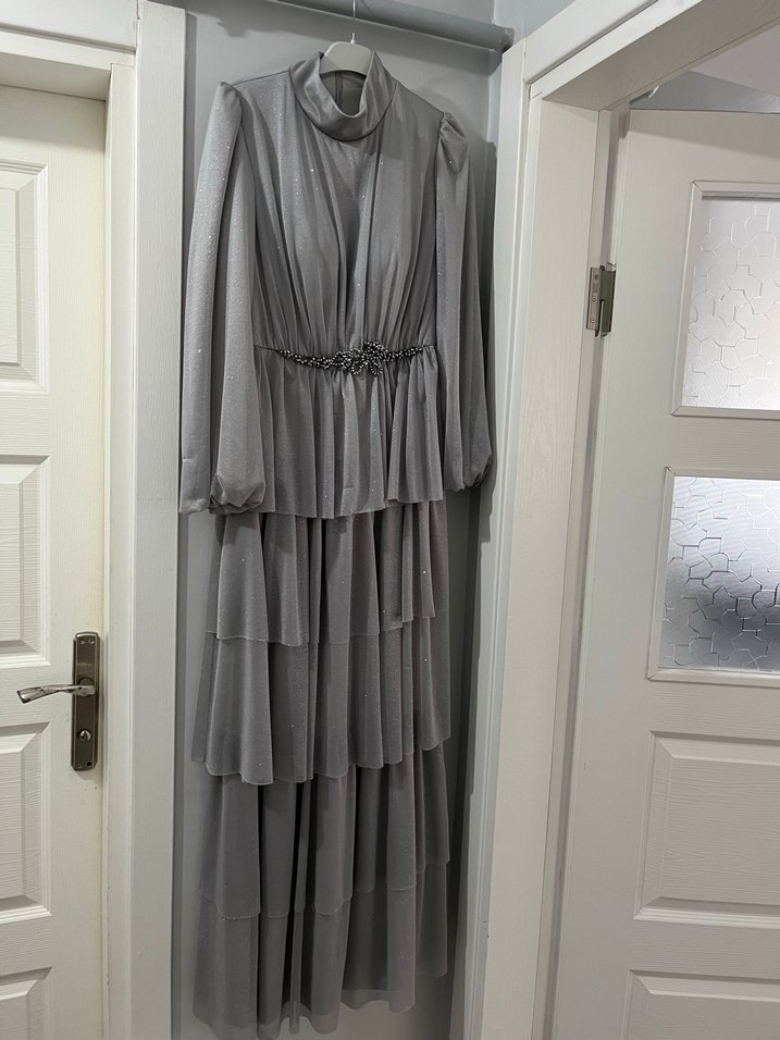 Gri Uzun Pilili Abiye Elbise - Görsel 5