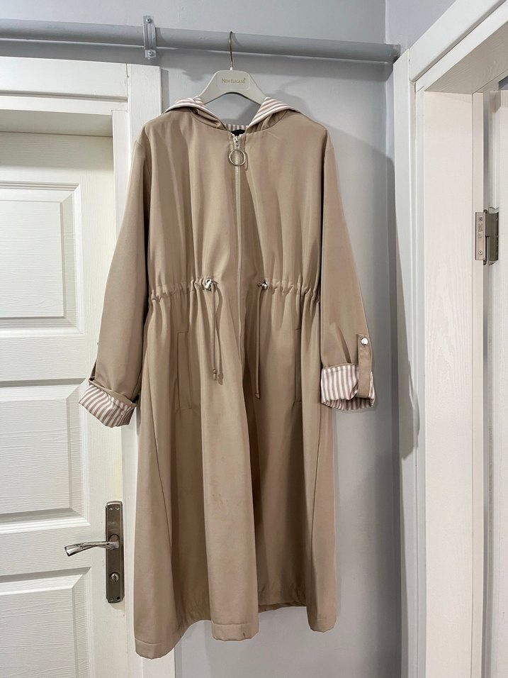 Bej Kadın Uzun Kuşaklı Trençkot - Görsel 2