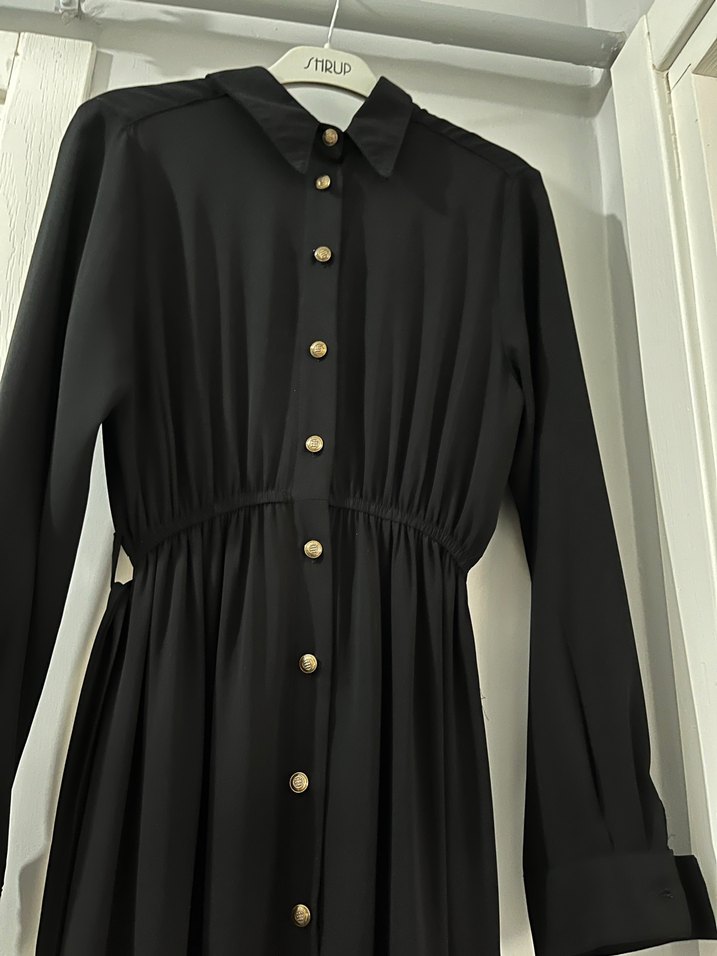 Uzun Siyah Düğmeli Kadın Elbise - Görsel 5