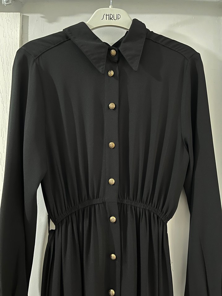 Uzun Siyah Düğmeli Kadın Elbise - Görsel 4