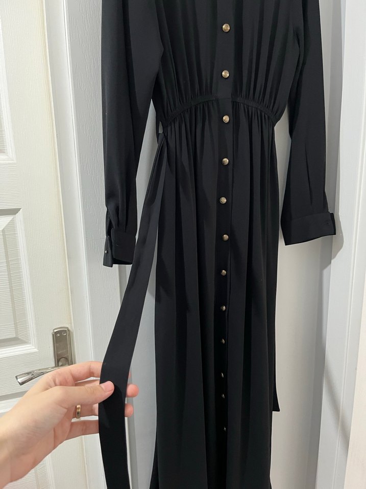 Uzun Siyah Düğmeli Kadın Elbise - Görsel 3