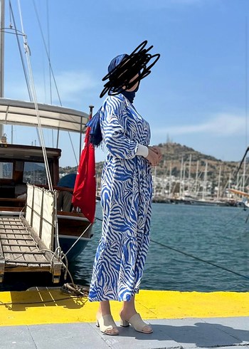 Mavi Zebra Desenli Uzun Pliseli Elbise - Görsel 4