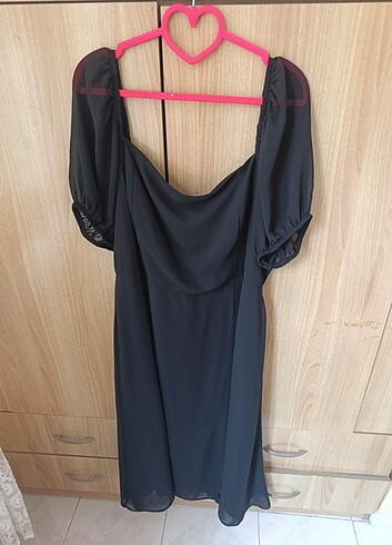 50 Beden Trendyol Curve Dokuma Yırtmaçlı Elbise 