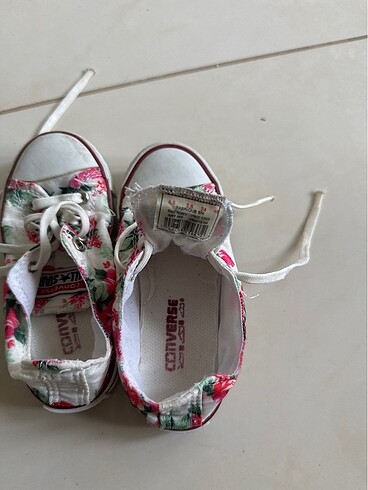 24 Beden Converse çiçekli kız çocuk ayakkabı