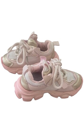 25 Beden Kız çocuk spor ayakkabı. Pembe ve dore. 25 numara. Çok az kullan