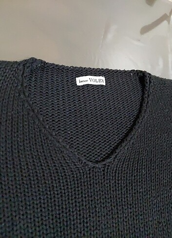 Zara Siyah triko bayan kazağı marka temsilidir 
