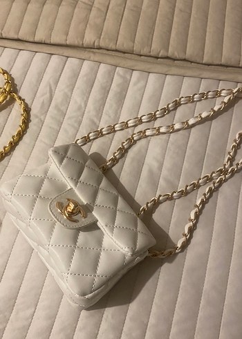 Guess Zincir Detaylı Beyaz Deri Kadın Çanta