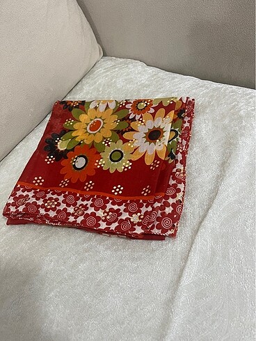  Beden çeşitli Renk 6 adet sıfır eşarp tane fiyatıdır