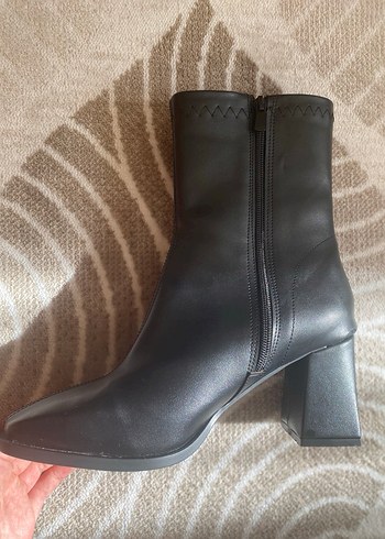 Siyah Deri Kadın Topuklu Bot - Görsel 3