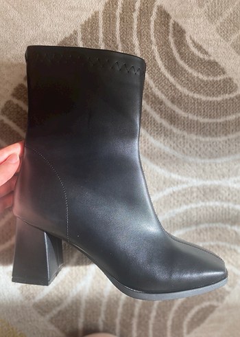 Siyah Deri Kadın Topuklu Bot - Görsel 5