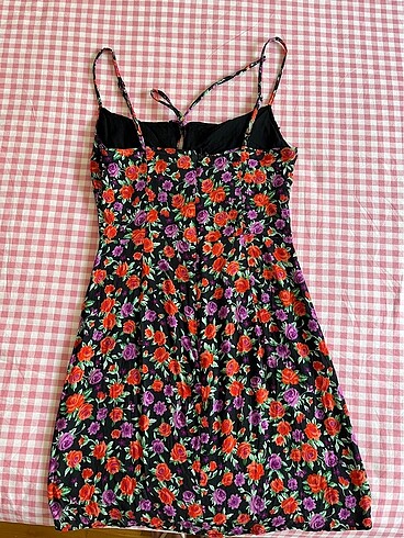 s Beden çeşitli Renk BERSHKA ÇİÇEKLİ ELBİSE