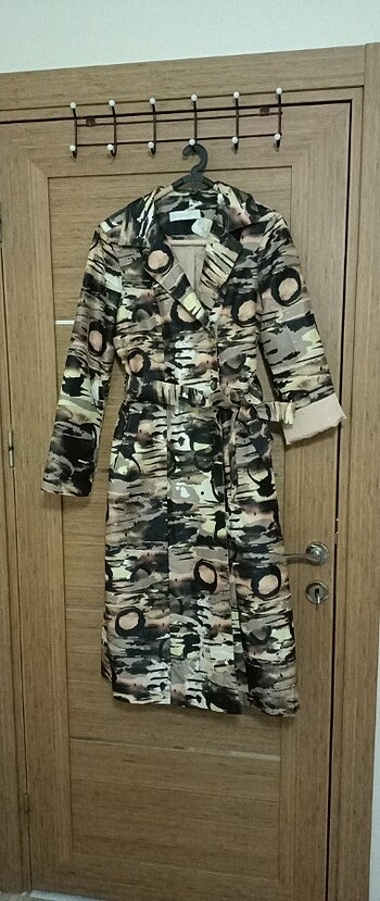 Almarwah trenchcoat