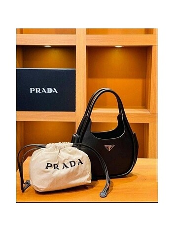 Prada siyah çanta 