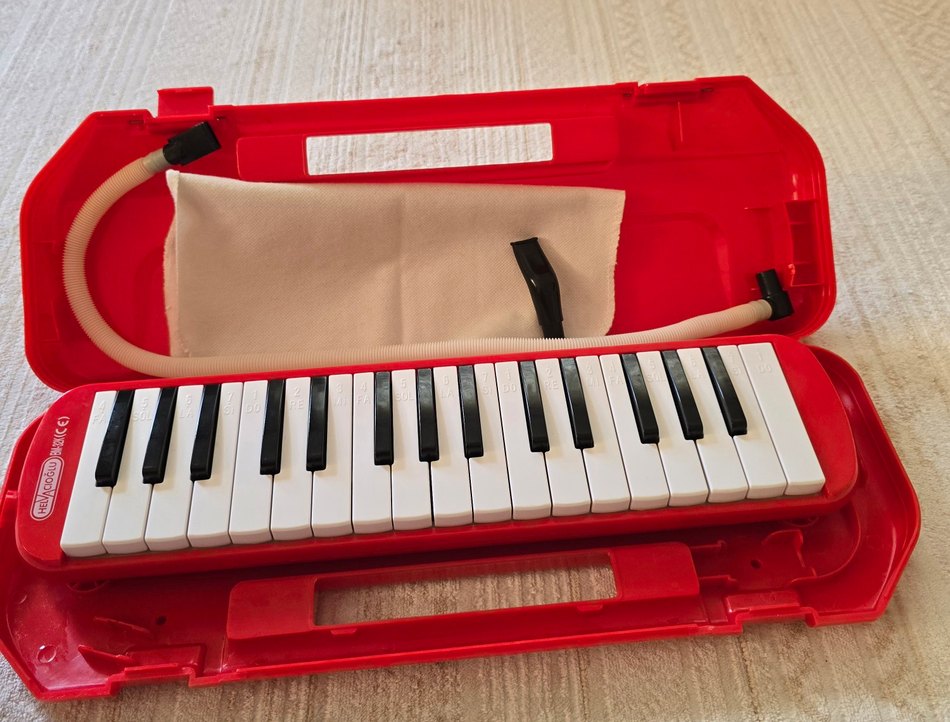 Helvacıoglu marka Kırmızı Melodika - Görsel 2