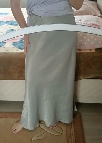 l Beden Uzun Dökümlü Saten Kadın Etek