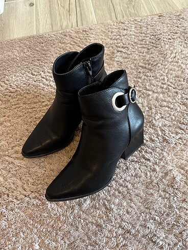 Deichmann Gerçek Deri Kalın Topuk Bot