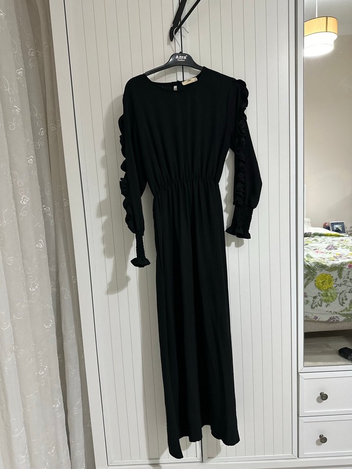 Uzun Kollu Siyah Fırfırlı Uzun Elbise - Görsel 2