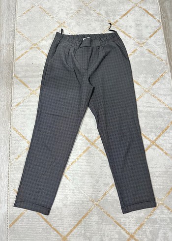 Gri Kadın Piliseli Kumaş Pantolon - Görsel 2