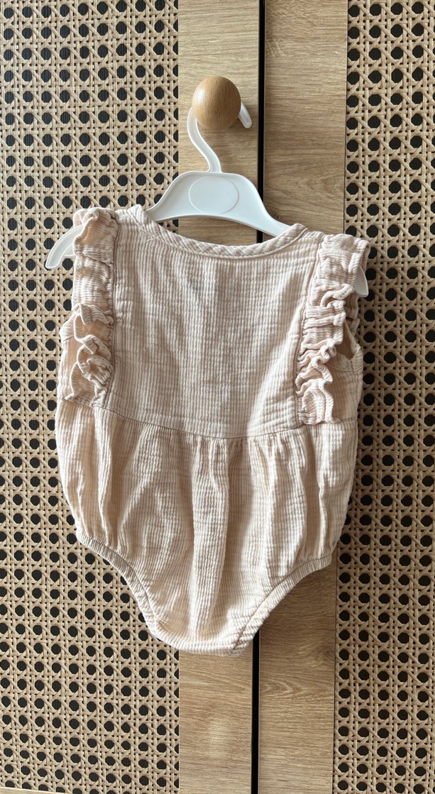 Nakışlı Fırfırlı Kız Bebek Tulum - Görsel 2