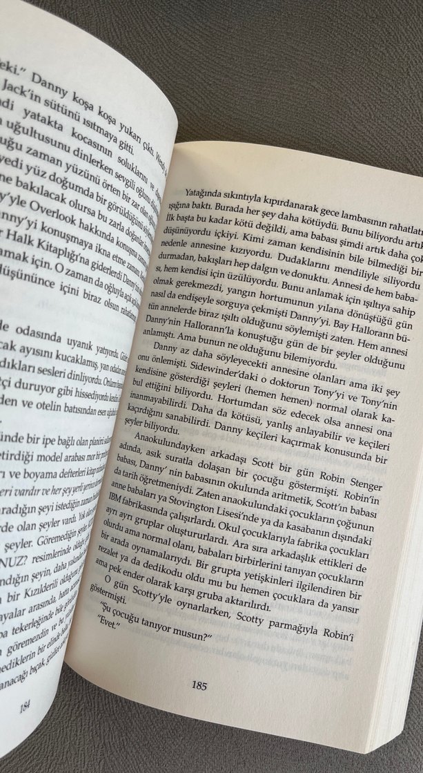 Stephen King - Medyum (The Shining) Roman - Görsel 3