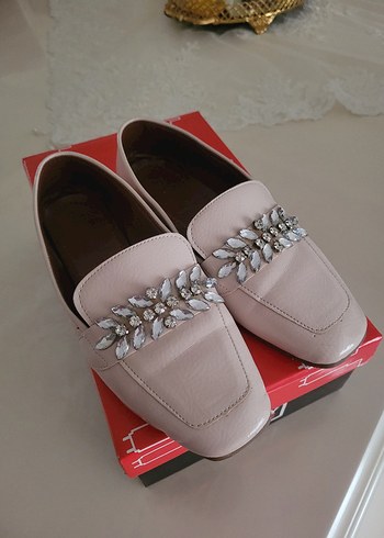 Krem Deri Taş İşlemeli Kadın Düz Ayakkabı - Görsel 4