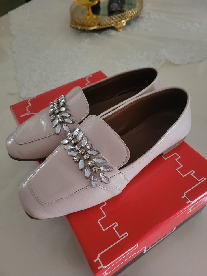 Krem Deri Taş İşlemeli Kadın Düz Ayakkabı - Görsel 3