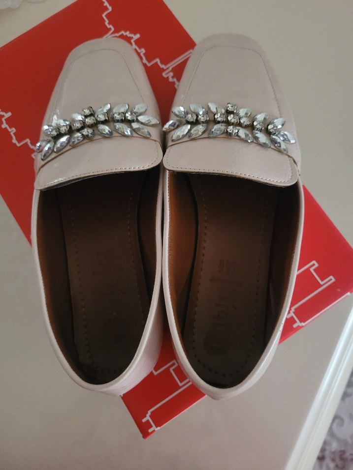 Krem Deri Taş İşlemeli Kadın Düz Ayakkabı - Görsel 2