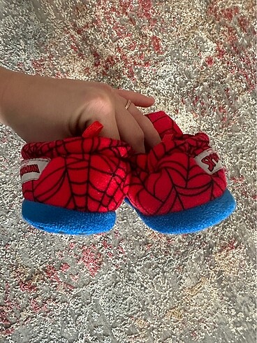 24 Beden kırmızı Renk H&M spiderman ev kreş okul panduf terlik