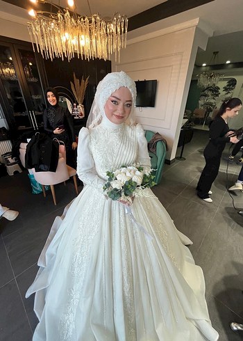 Uzun Kollu Yüksek Yakalı A Kesim Beyaz Gelinlik - Görsel 4