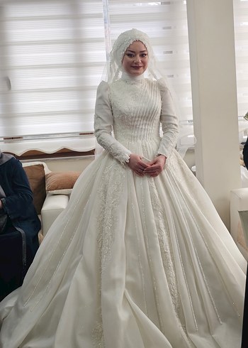 Uzun Kollu Yüksek Yakalı A Kesim Beyaz Gelinlik - Görsel 3