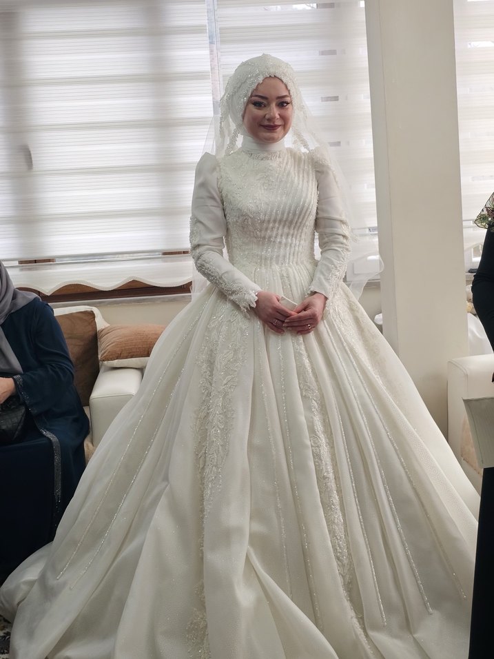 Uzun Kollu Yüksek Yakalı A Kesim Beyaz Gelinlik - Görsel 3