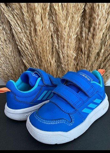22 Beden mavi Renk Orijinal Adidas çocuk ayakkabı 