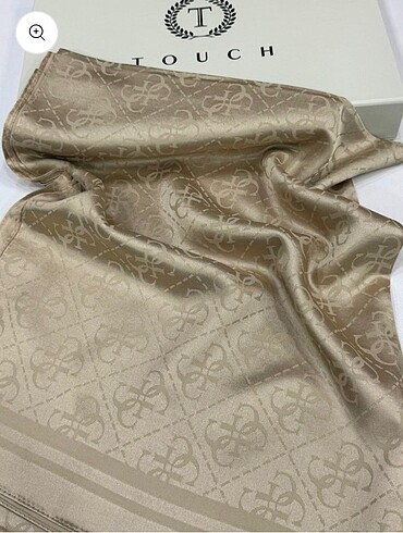 Guess jakarlı şal