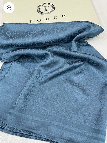 Guess jakarlı şal